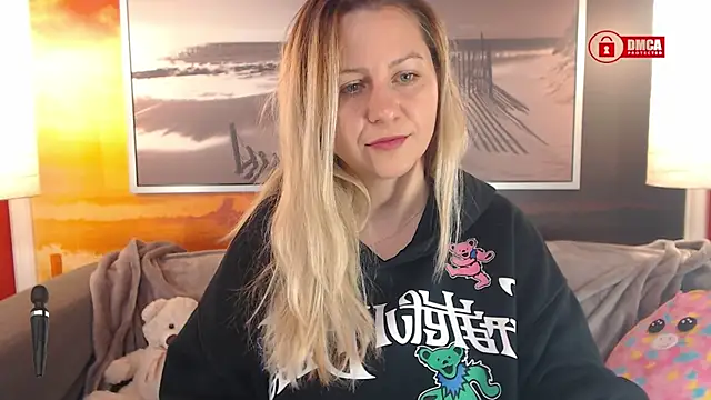 Snapshot of BigBoobsARRI chatting on February 15, 8:33 am BigBoobsARRI online show from February 15, 8:33 am