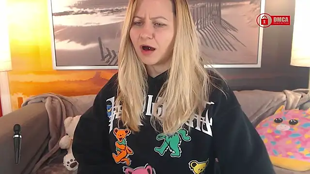 Snapshot of BigBoobsARRI chatting on February 15, 2:44 pm BigBoobsARRI online show from February 15, 2:44 pm