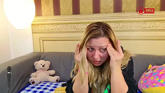 Snapshot of BigBoobsARRI chatting on February 17, 7:15 am BigBoobsARRI online show from February 17, 7:15 am