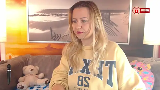 Snapshot of BigBoobsARRI chatting on February 19, 6:33 am BigBoobsARRI online show from February 19, 6:33 am