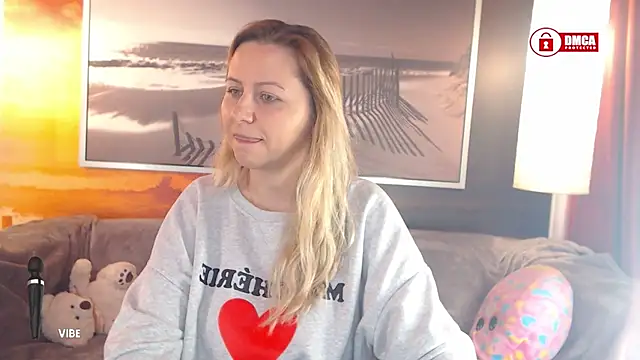 Snapshot of BigBoobsARRI chatting on February 22, 10:18 am BigBoobsARRI online show from February 22, 10:18 am