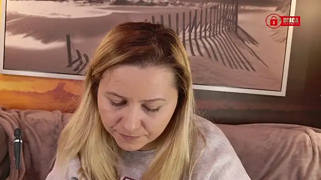 Snapshot of BigBoobsARRI chatting on March 8, 6:32 am BigBoobsARRI online show from March 8, 6:32 am