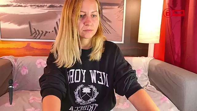 Snapshot of BigBoobsARRI chatting on October 10, 9:19 am BigBoobsARRI online show from October 10, 9:19 am