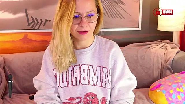 Snapshot of BigBoobsARRI chatting on November 23, 8:36 am BigBoobsARRI online show from November 23, 8:36 am