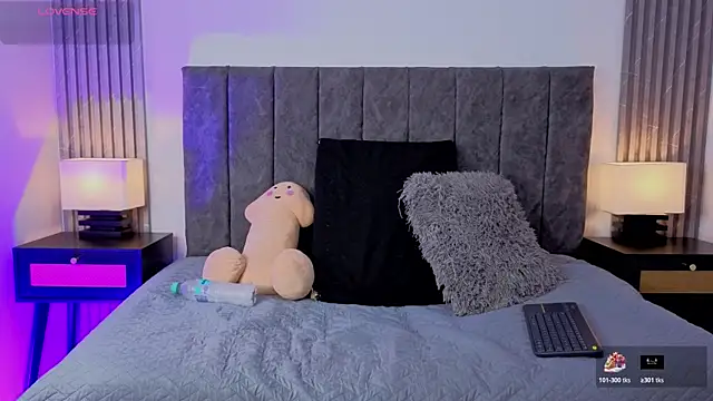 Snapshot of Ema_Stone65 chatting on October 24, 10:17 pm Ema Stone65 online show from October 24, 10:17 pm