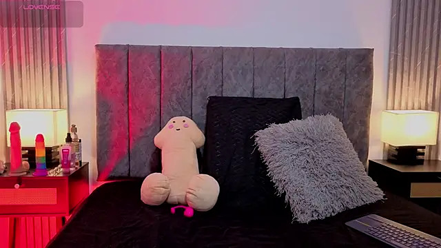 Snapshot of Ema_Stone65 chatting on October 27, 8:13 pm Ema Stone65 online show from October 27, 8:13 pm