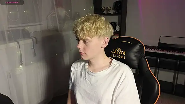 Snapshot of Keytaro chatting on March 14, 5:02 pm Keytaro online show from March 14, 5:02 pm