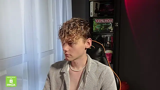 Snapshot of Keytaro chatting on October 14, 11:55 am Keytaro online show from October 14, 11:55 am