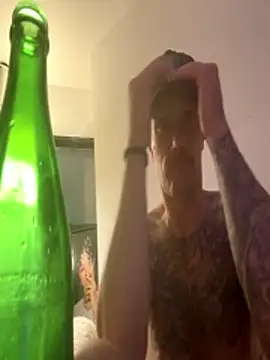 UnCuTupTheBuTT online show from October 6, 9:34 pm