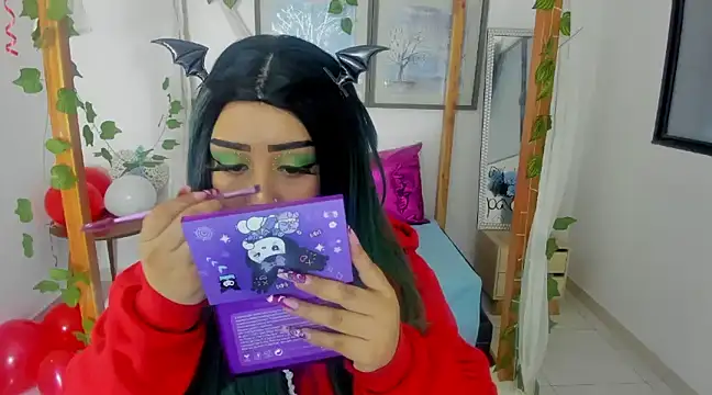 lussyevans24 online show from February 19, 4:44 am