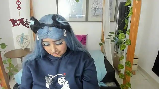 lussyevans24 online show from March 13, 6:16 am