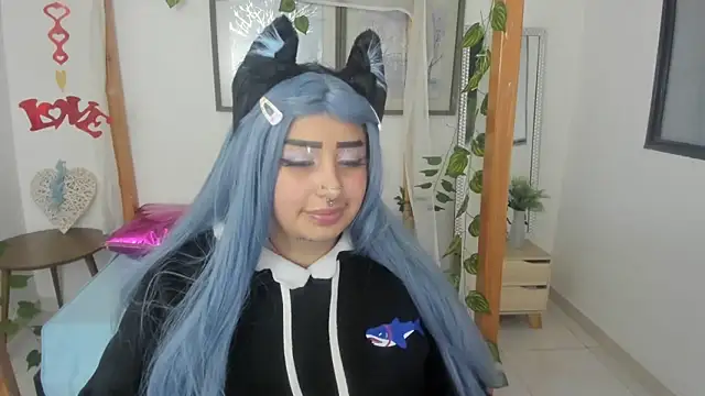 lussyevans24 online show from March 16, 6:42 am