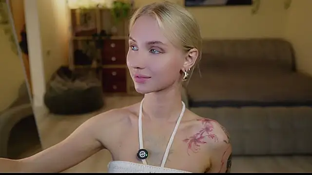 Snapshot of blondy_room chatting on September 13, 5:02 pm blondy room online show from September 13, 5:02 pm