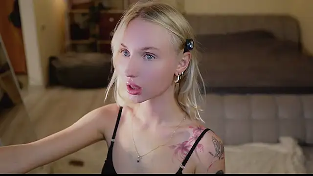 Snapshot of blondy_room chatting on September 24, 5:16 pm blondy room online show from September 24, 5:16 pm