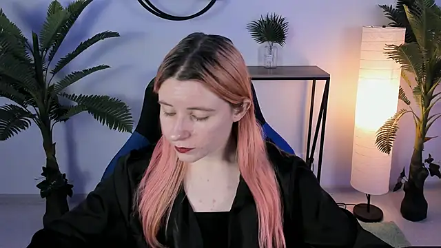 Snapshot of LexiWenford chatting on January 27, 9:13 am LexiWenford online show from January 27, 9:13 am