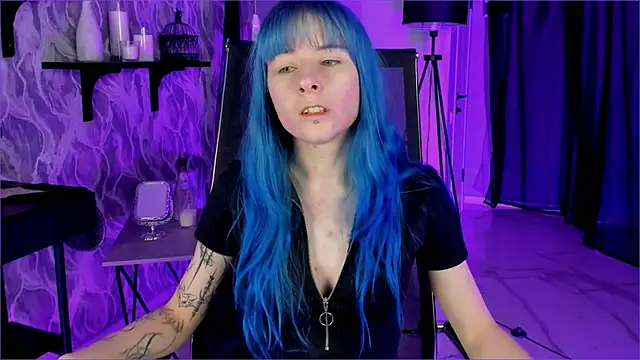 Snapshot of LexiWenford chatting on September 18, 2:57 am LexiWenford online show from September 18, 2:57 am