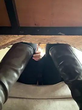 Snapshot of Asia-Melody chatting on February 3, 5:05 am Asia-Melody online show from February 3, 5:05 am