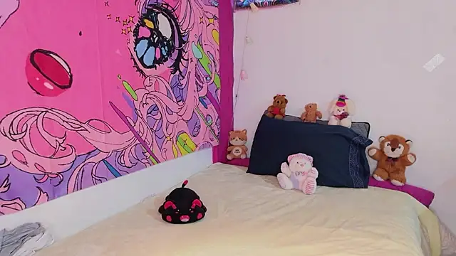 kittyzenn online show from December 17, 8:15 pm