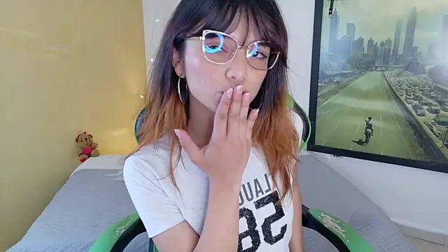 kittyzenn online show from March 30, 7:37 pm