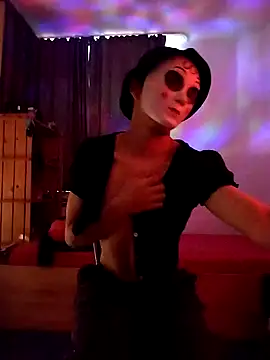 Dennis 2024 online show from January 8, 2:25 pm