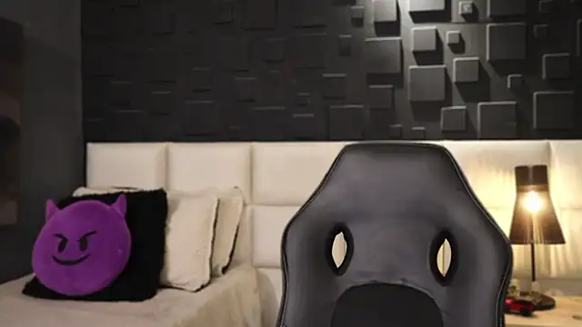 DannSaenz online show from February 14, 5:57 pm