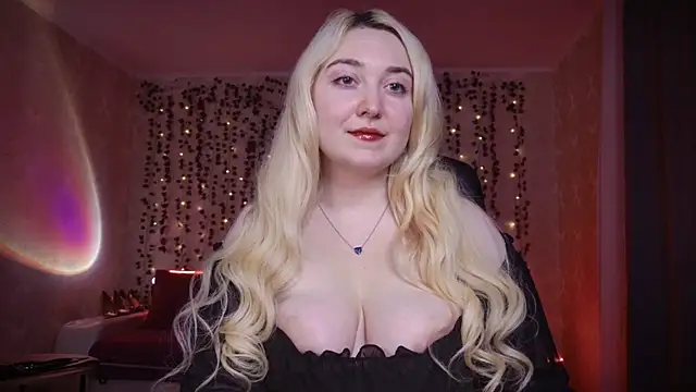 Snapshot of AllisonBlack_ chatting on October 11, 12:43 am AllisonBlack  online show from October 11, 12:43 am