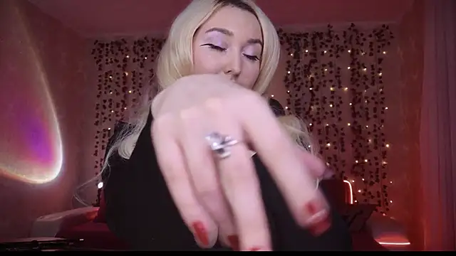 Snapshot of AllisonBlack_ chatting on October 24, 6:26 pm AllisonBlack  online show from October 24, 6:26 pm