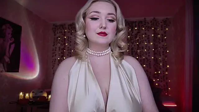 Snapshot of AllisonBlack_ chatting on October 31, 8:21 pm AllisonBlack  online show from October 31, 8:21 pm