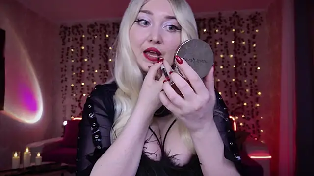 Snapshot of AllisonBlack_ chatting on November 8, 3:23 pm AllisonBlack online show from November 8, 3:23 pm