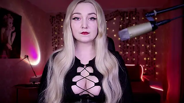 AllisonBlack  online show from April 20, 7:26 pm