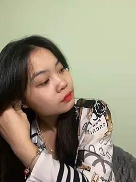 Snapshot of Maeve2k5 chatting on January 6, 12:27 am Maeve2k5 online show from January 6, 12:27 am