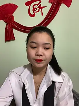 Snapshot of Maeve2k5 chatting on January 13, 12:09 am Maeve2k5 online show from January 13, 12:09 am