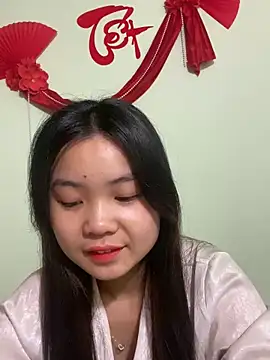 Snapshot of Maeve2k5 chatting on February 3, 12:47 am Maeve2k5 online show from February 3, 12:47 am