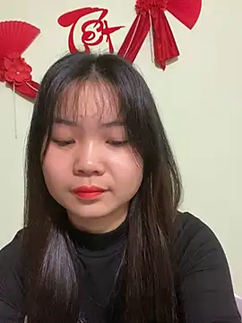 Snapshot of Maeve2k5 chatting on February 6, 12:33 am Maeve2k5 online show from February 6, 12:33 am