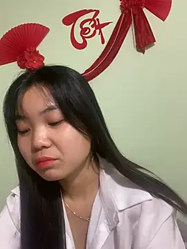 Snapshot of Maeve2k5 chatting on February 7, 1:25 am Maeve2k5 online show from February 7, 1:25 am