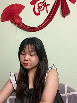 Snapshot of Maeve2k5 chatting on February 28, 1:26 am Maeve2k5 online show from February 28, 1:26 am