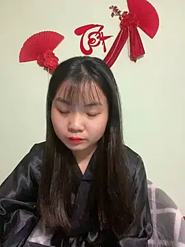 Snapshot of Maeve2k5 chatting on March 17, 2:52 am Maeve2k5 online show from March 17, 2:52 am