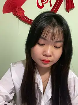 Snapshot of Maeve2k5 chatting on March 18, 1:32 am Maeve2k5 online show from March 18, 1:32 am