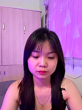 Snapshot of Maeve2k5 chatting on October 4, 8:12 am Maeve2k5 online show from October 4, 8:12 am