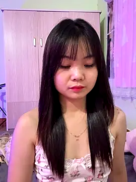 Snapshot of Maeve2k5 chatting on October 8, 8:34 am Maeve2k5 online show from October 8, 8:34 am