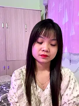 Snapshot of Maeve2k5 chatting on October 10, 11:31 am Maeve2k5 online show from October 10, 11:31 am