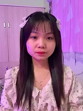 Snapshot of Maeve2k5 chatting on October 10, 11:37 pm Maeve2k5 online show from October 10, 11:37 pm