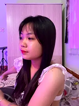 Snapshot of Maeve2k5 chatting on October 12, 9:25 pm Maeve2k5 online show from October 12, 9:25 pm