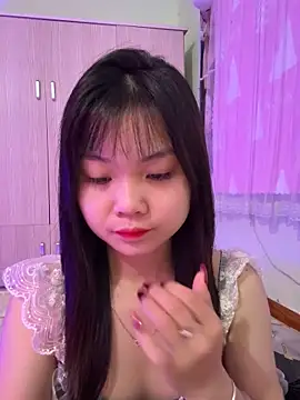 Snapshot of Maeve2k5 chatting on October 14, 1:06 am Maeve2k5 online show from October 14, 1:06 am