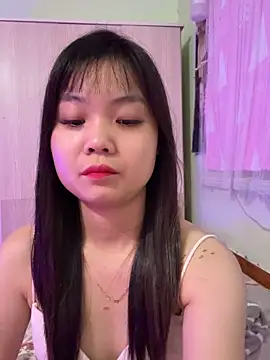 Snapshot of Maeve2k5 chatting on October 16, 1:06 am Maeve2k5 online show from October 16, 1:06 am