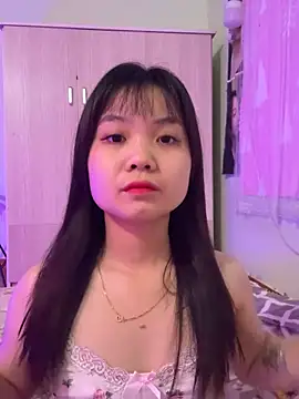 Snapshot of Maeve2k5 chatting on October 17, 12:14 am Maeve2k5 online show from October 17, 12:14 am