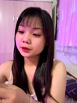 Snapshot of Maeve2k5 chatting on October 19, 10:16 am Maeve2k5 online show from October 19, 10:16 am