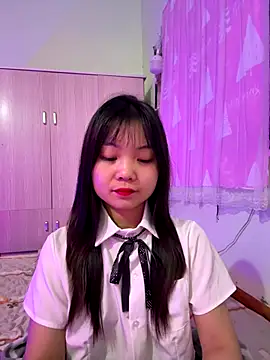 Snapshot of Maeve2k5 chatting on October 22, 1:50 am Maeve2k5 online show from October 22, 1:50 am