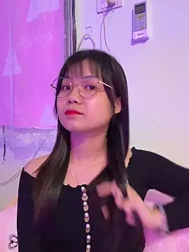 Snapshot of Maeve2k5 chatting on October 29, 12:35 am Maeve2k5 online show from October 29, 12:35 am