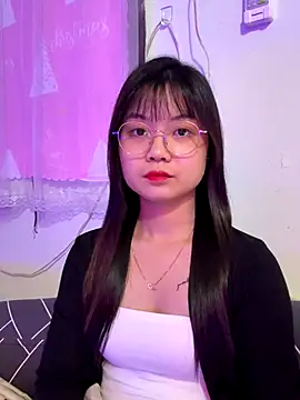 Snapshot of Maeve2k5 chatting on November 1, 11:01 am Maeve2k5 online show from November 1, 11:01 am